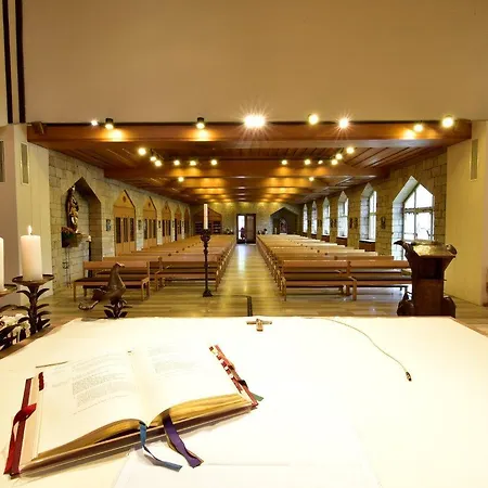 Kloster Neustadt מלון 2*